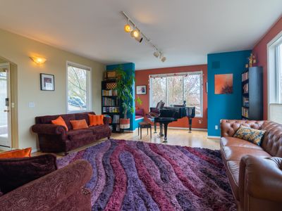 Artist Arboretum 4BR Home w/ Sanctuary Garden Spa