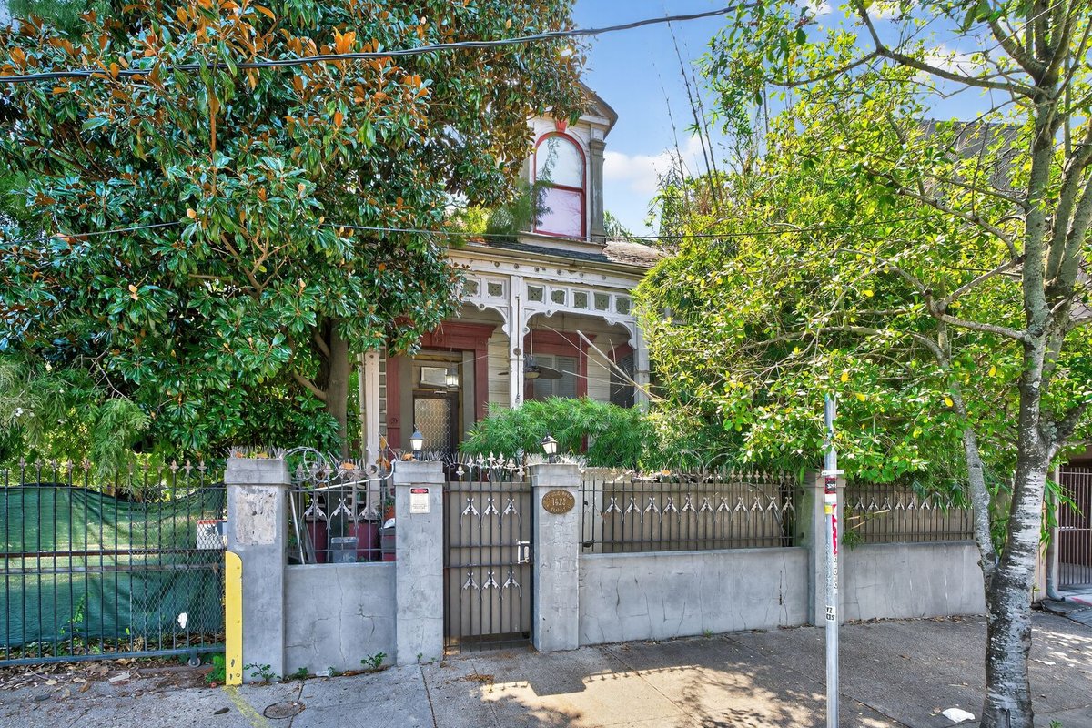 Haunted Marigny Mansion- 9 bedrooms!
