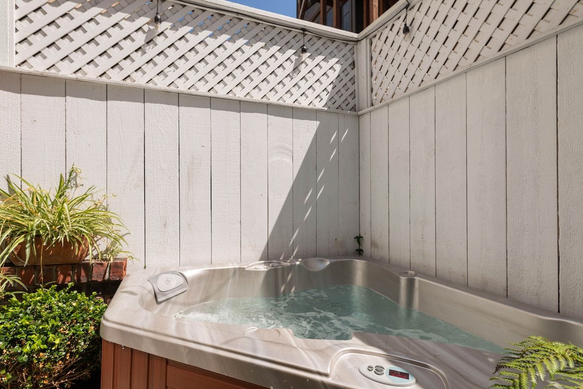 Lovely, Unique Home Near Everything gallery image 4