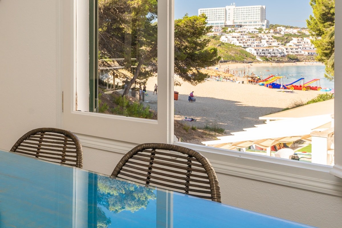 En la playa de Arenal d’en Castell con kayak gallery image 2