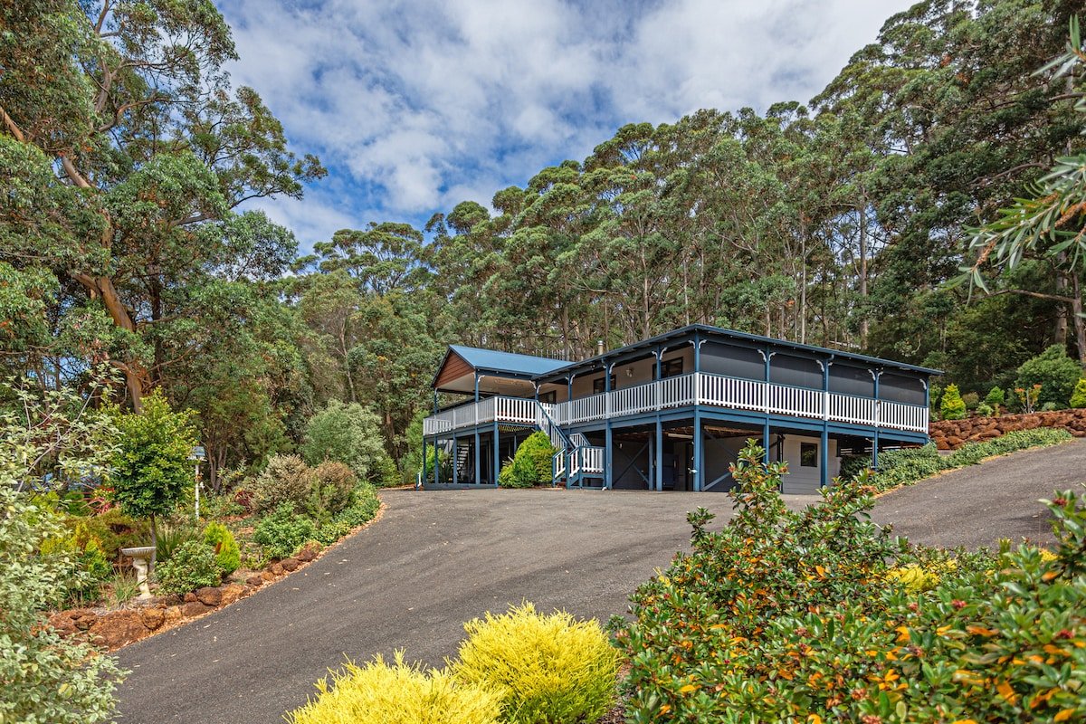 Oceanview Luxury Retreat Amongst the Trees gallery image 3