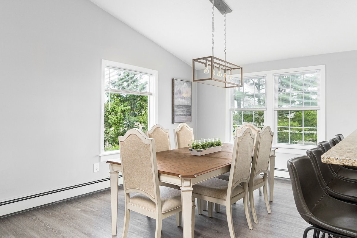 Walk to Beach. Newly Renovated. A/C gallery image 4