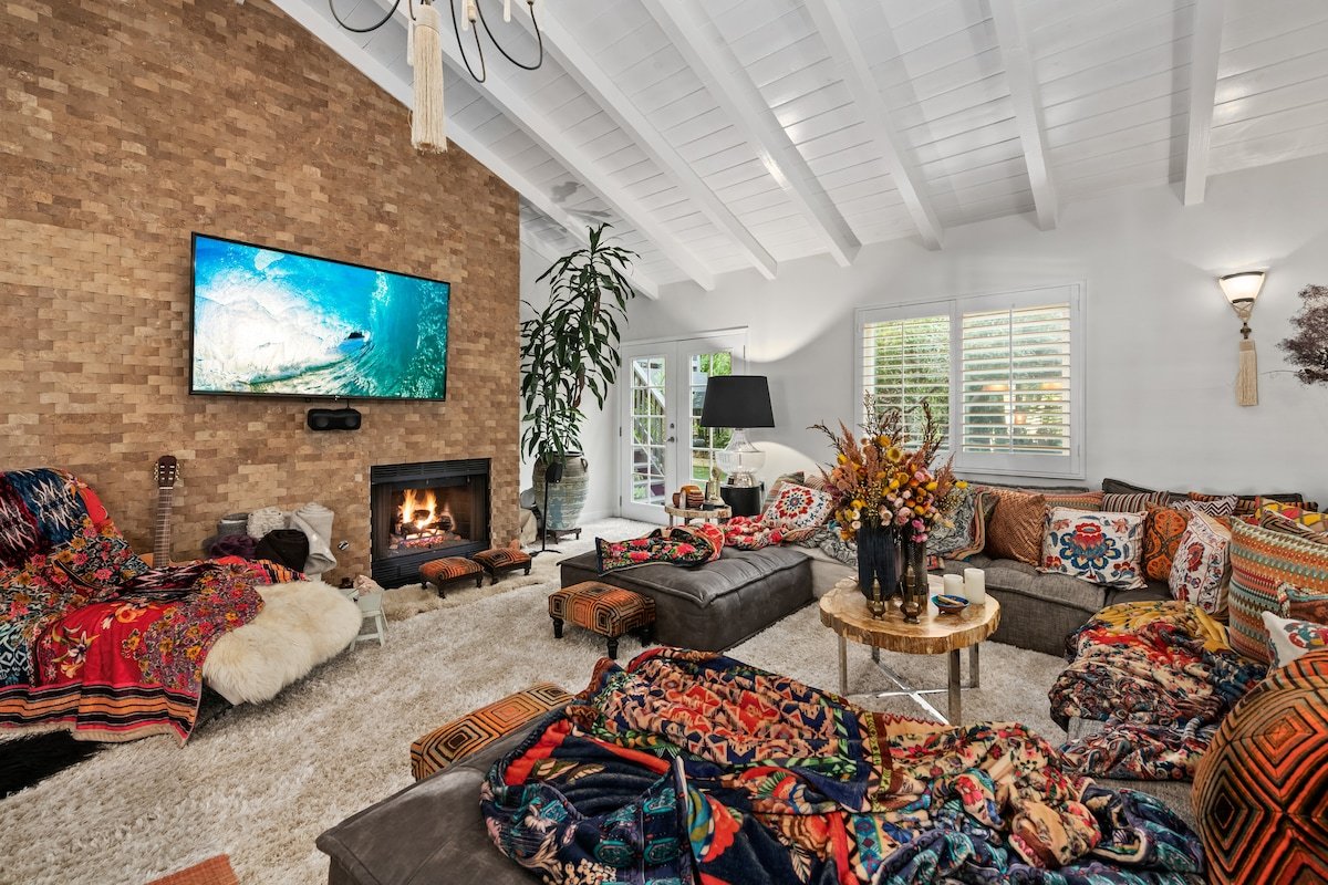 Luxury Resort Style- Heated Pool- Jacuzzi- Firepit gallery image 5