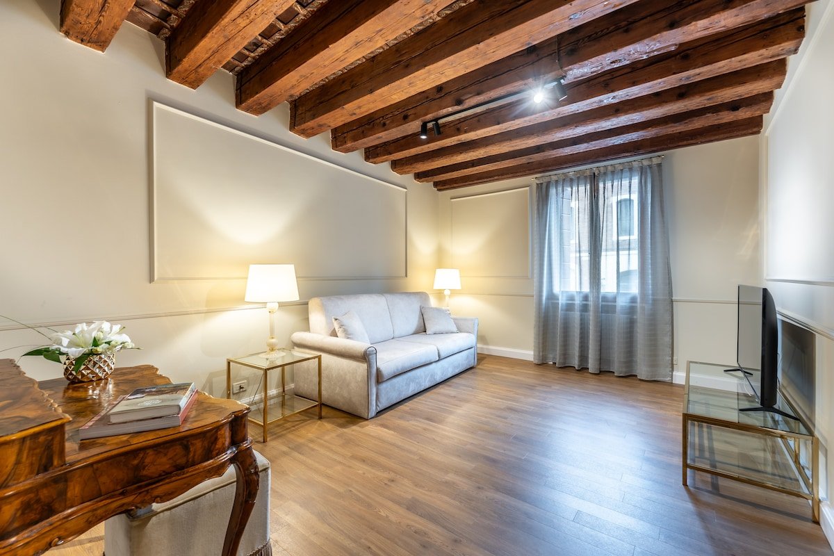 Deluxe Apartment with View gallery image 3