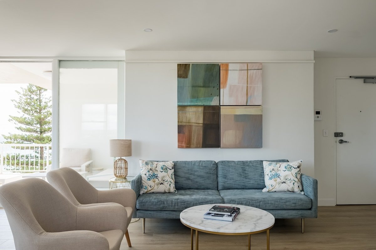 Stunning Beachfront Penthouse-Beach/District Views gallery image 2