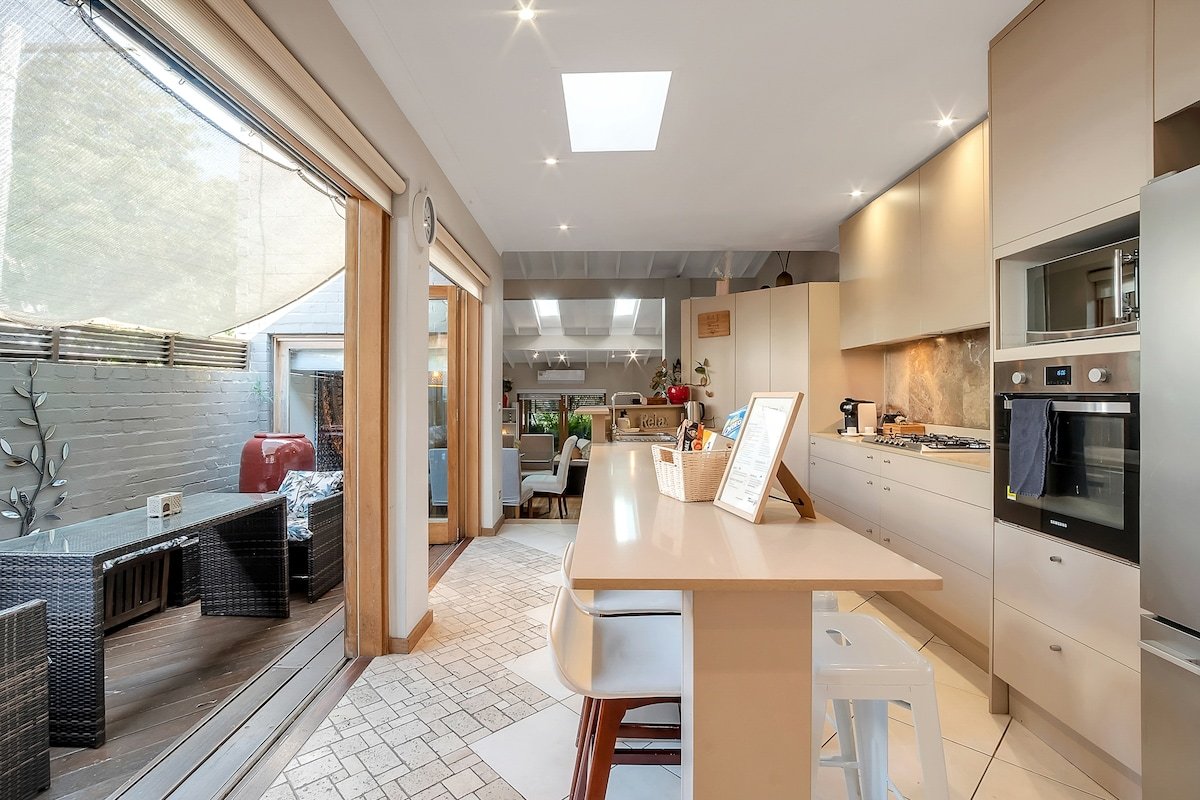 Luxury Retreat Home – 4Bed House – Mins from CBD gallery image 5