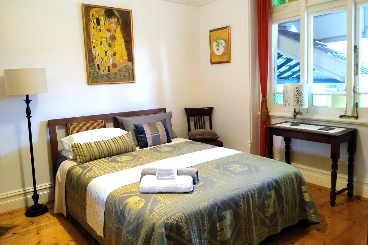 Beach house barefoot to Coogee beach, Sydney