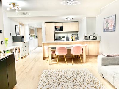 Urban Family Oasis – AC, Garden, BBQ, Free Parking