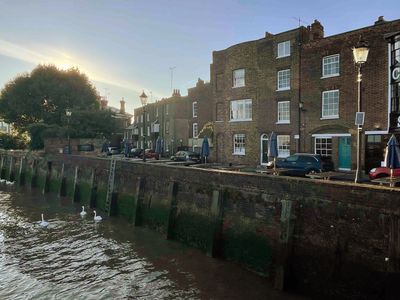 Great Riverside Townhouse, London