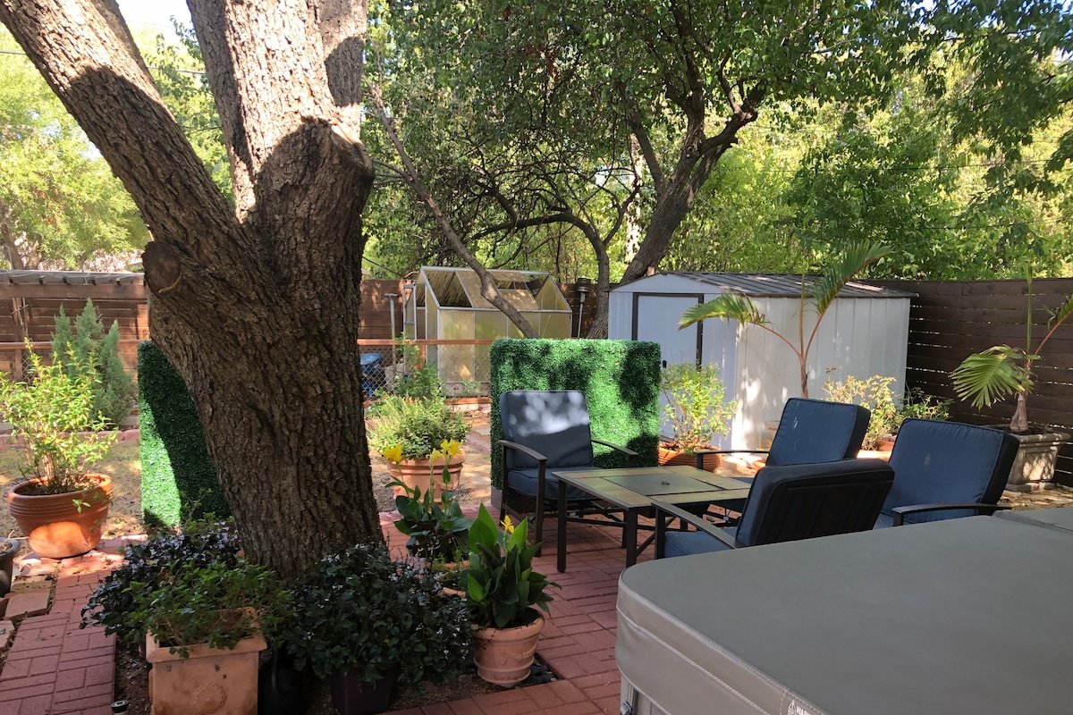 Newly Remodel 4BR/2BA & Jacuzzi 5 min airport &DT gallery image 2