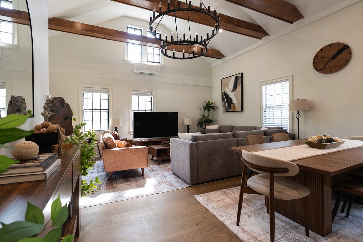 Huge 6BR 3Bath Retreat on College Hill. Rare Find!