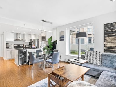 5 BR & 3 BTH Entire 3 Floor Townhome-Rooftop