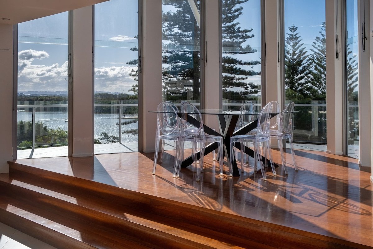 Amazing Currimundi Lakefront Ocean Penthouse gallery image 3