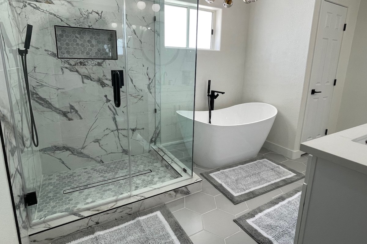 6MinsfromStrip/Airport!RVPrking!Pool/Pickleball! gallery image 4