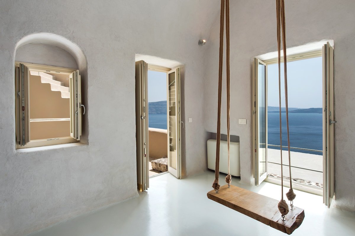 Ammos Oia Mansion gallery image 3