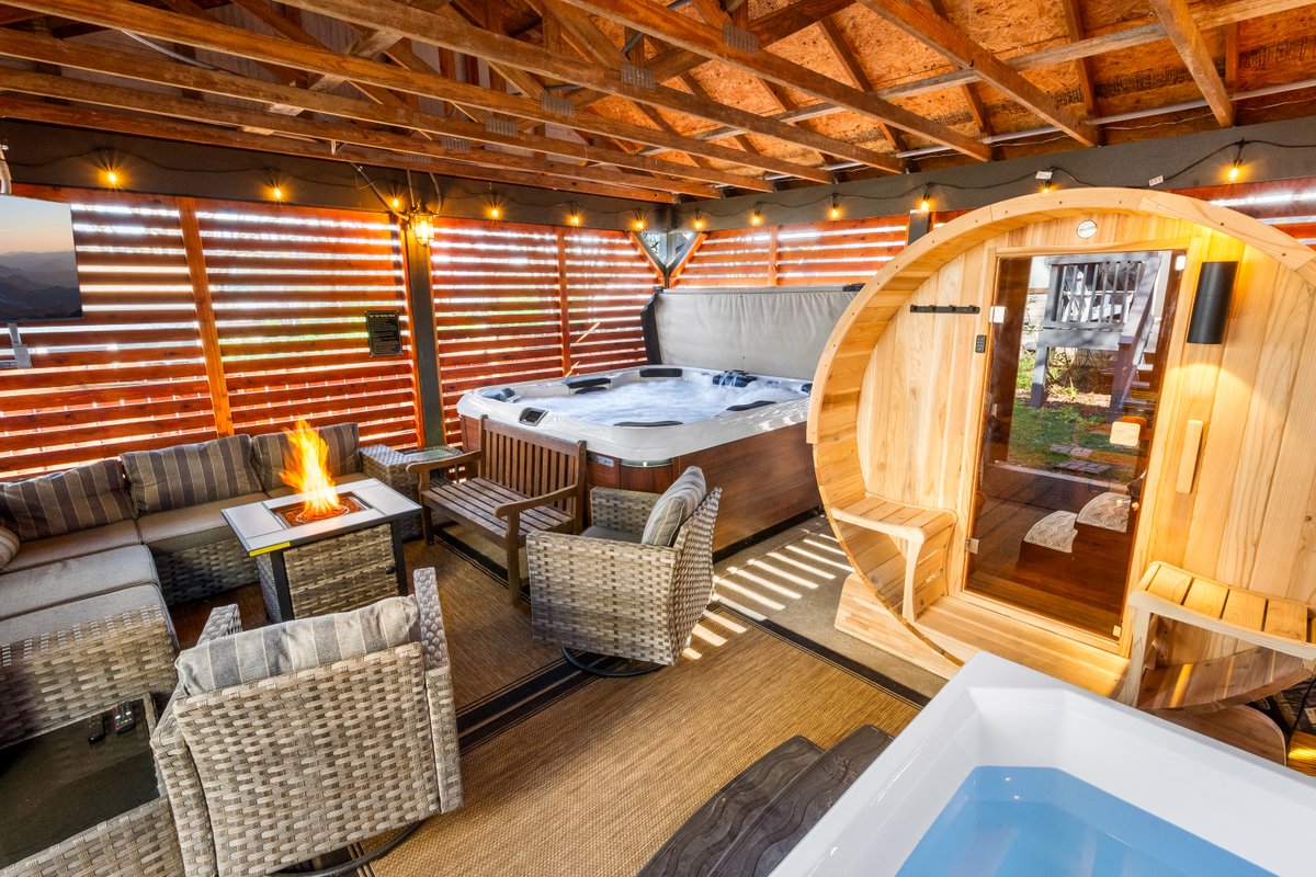 *HOT TUB*Sauna*Cold Plunge* Nashville Luxury Lodge