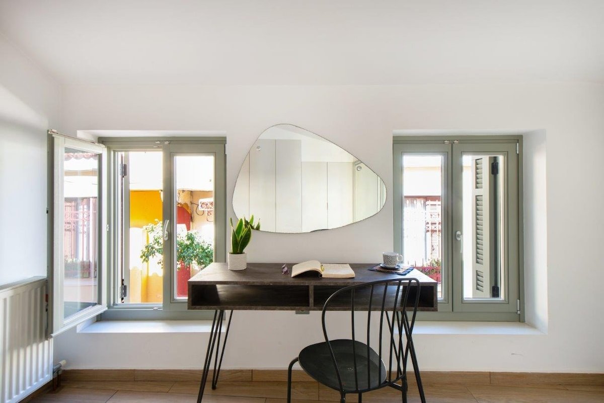 DesignStay in Plaka with Courtyard | by Acropolis gallery image 4