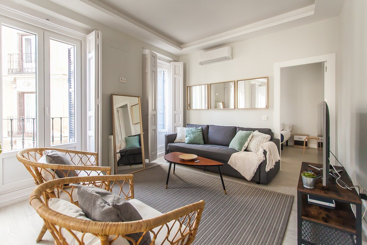 *Opera & Gran Vía: Luminoso, Amplio, FREE Parking gallery image 4