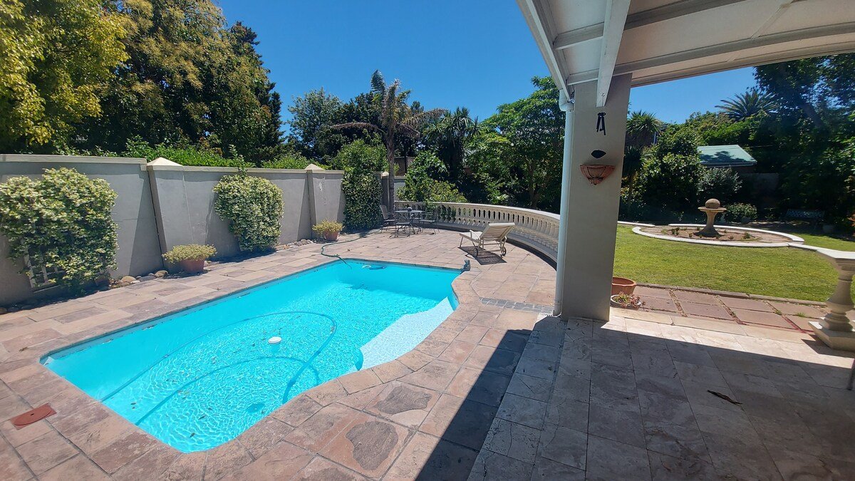 5 bedroom House & Shared Pool gallery image 4