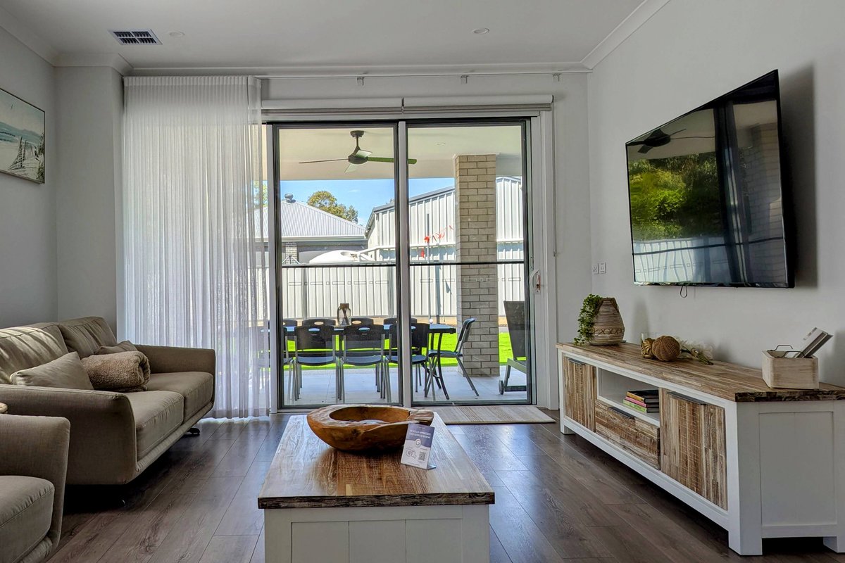 Modern comfort & luxury close to the beach