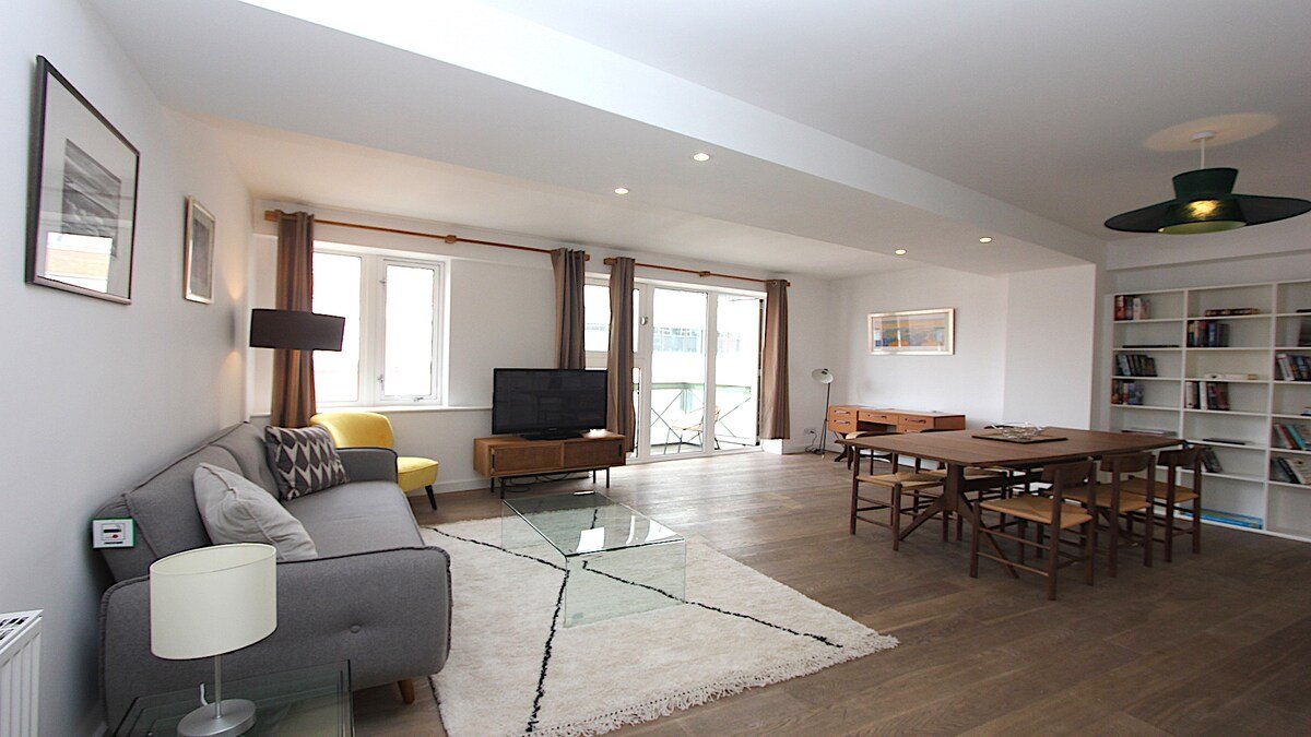 Newly refurbished large 2 bed Central London Apt gallery image 3