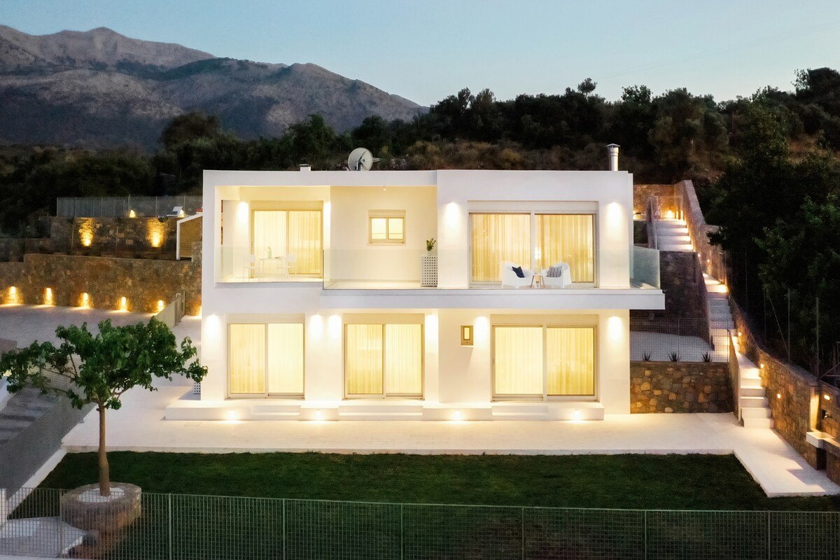Brand new 6 bedroom Villa Tetragon gallery image 3