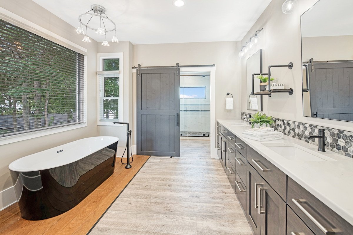 Sterling on Strawpocket gallery image 3