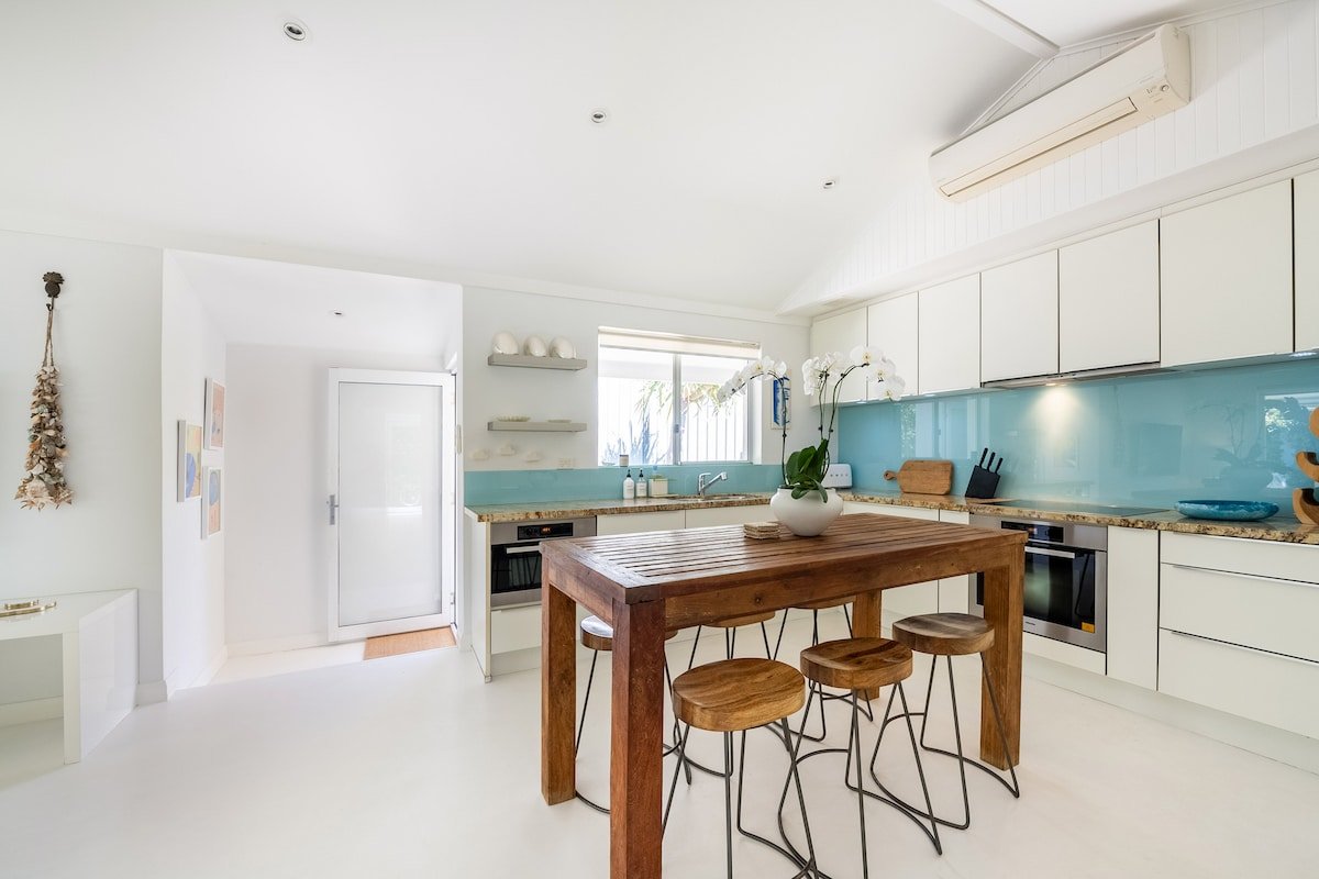 Cott Life – Light & Bright Villa with private Pool gallery image 5