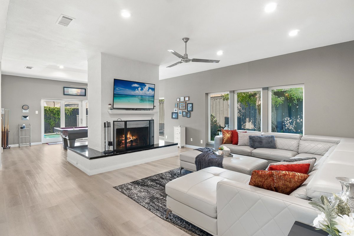 Spacious Home with Heated Pool & Billiard sleep 18