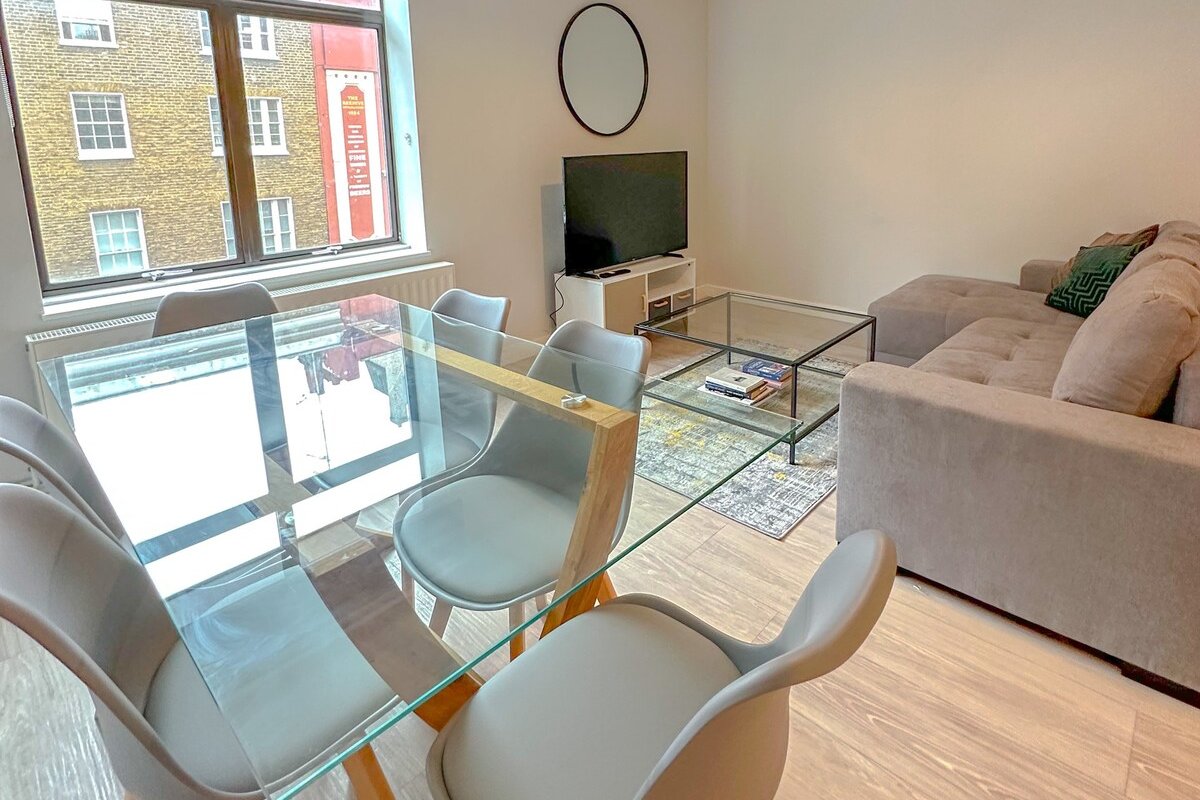 Modern, Spacious, 3bdrm,2bath ,Marylebone, 110sqm gallery image 2