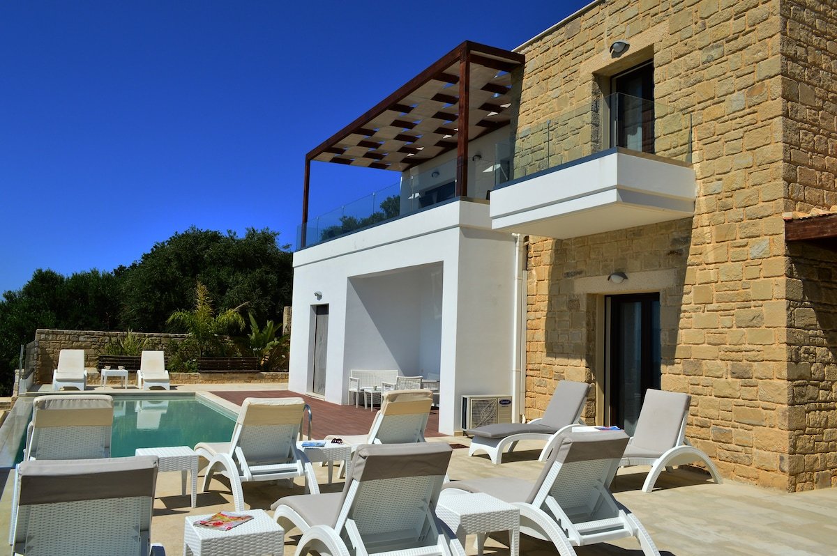 BBQ+Outdoor Kitchen*Taverna at 1km* Sea View*Wifi gallery image 3