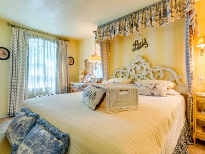 2 BR cottage King & Queen Beds & jacuzzi tub