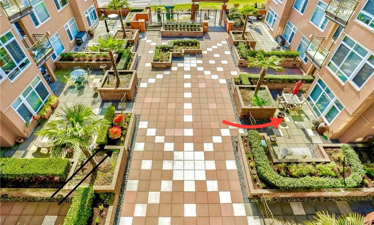 Seattle Waterfront Retreat gallery image 3