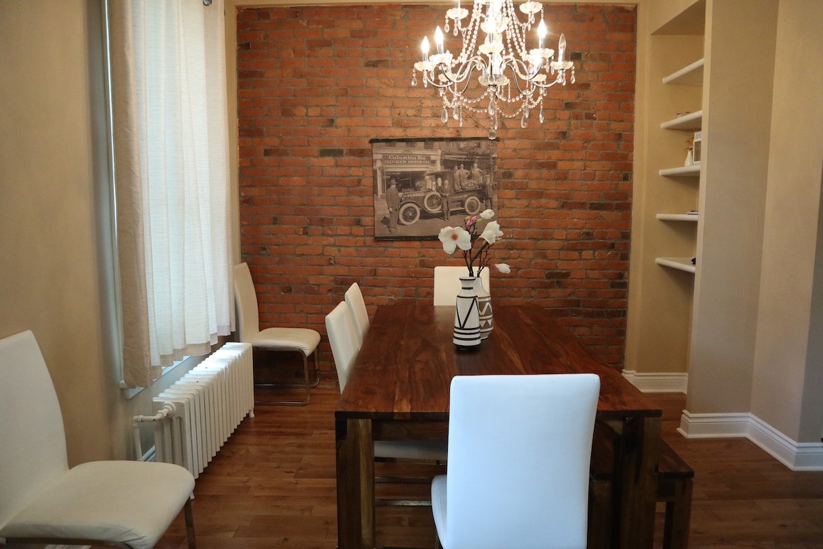 Heart of downtown, indoor garage gallery image 3