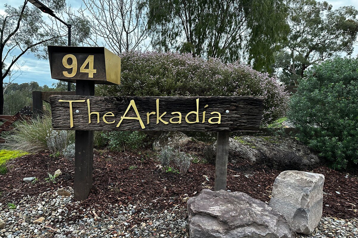 The Arkadia – Scenic Villa with Pool gallery image 3