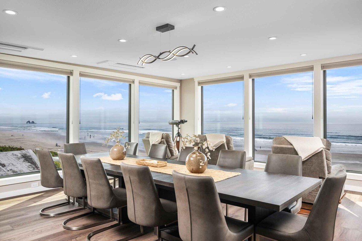 Beachfront Luxury, Hot Tub, Fire Pit, Spa & Arcade gallery image 4