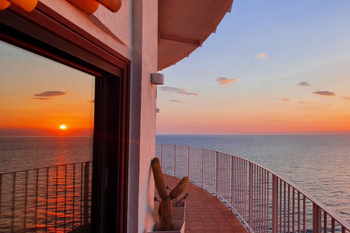 Espectacular vista sobre mar,de barco. Costa Brava