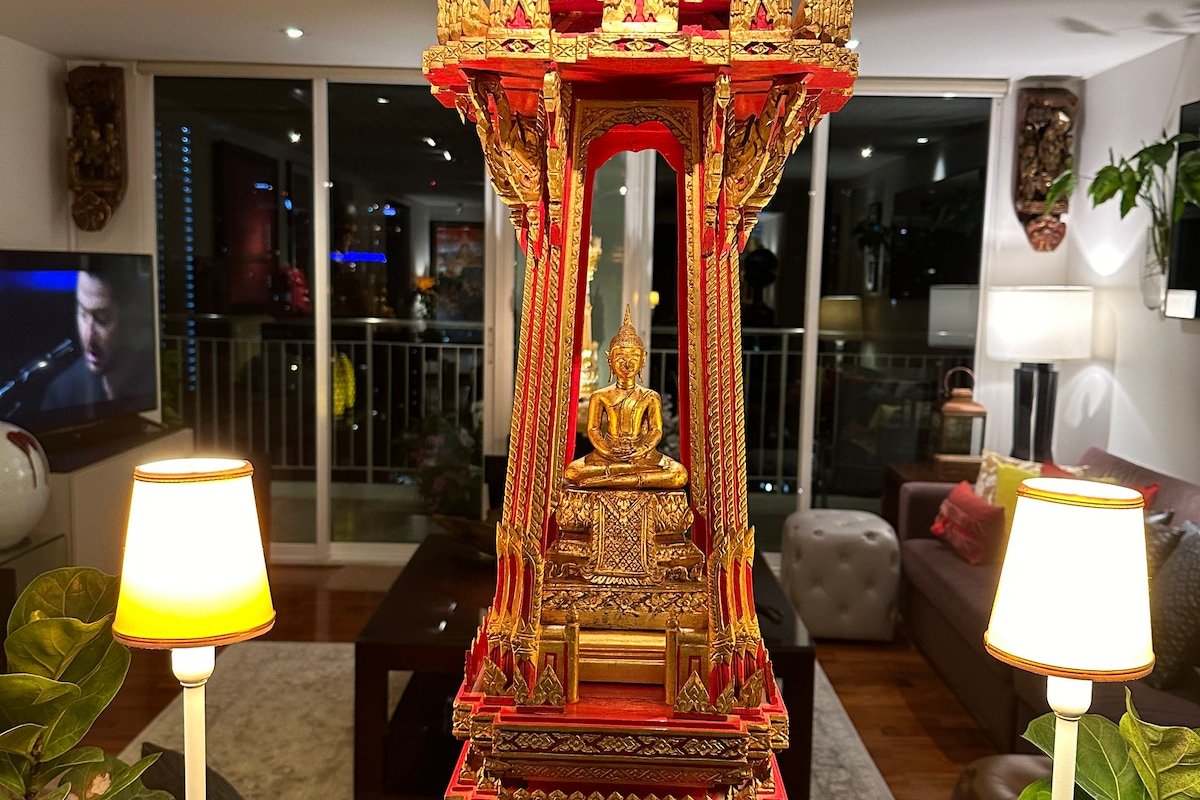 Amazing Modern Arty Thai 3 Bedrm Apt Downtown BKK gallery image 5