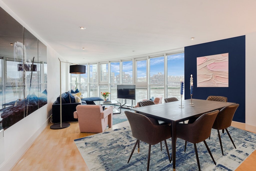 Thames Design Home:Sky-High LuxXe with AweSomeView gallery image 2