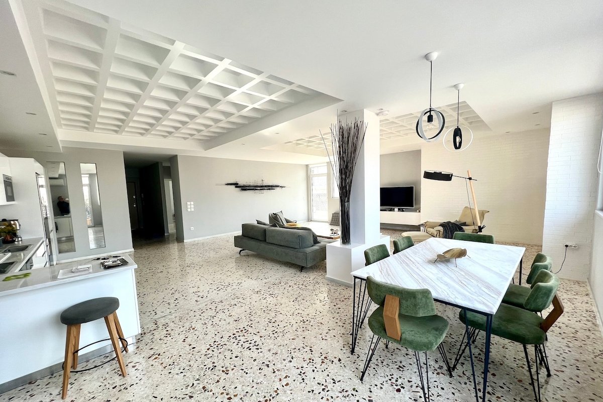 Fab New Modern Flat in Central Athens with Awesome Sunsets gallery image 4