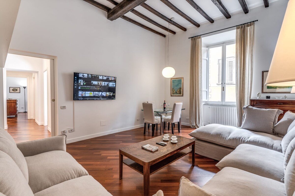 Collegio Romano Luxury Appartament by MEG gallery image 4