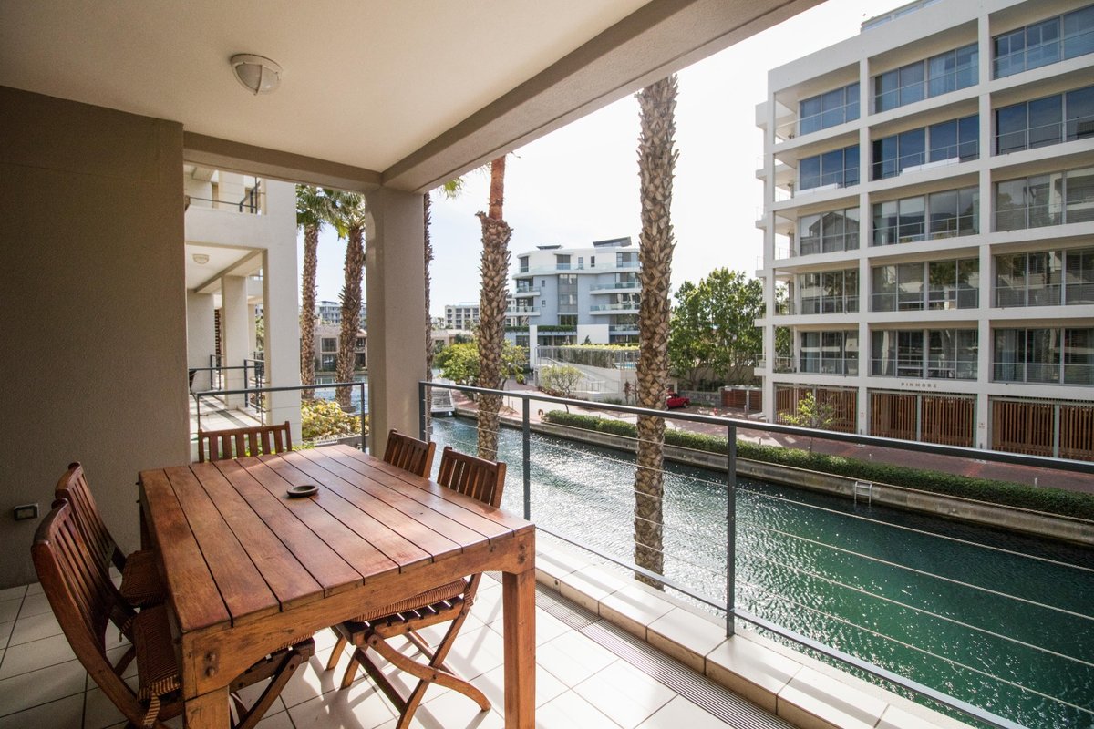 Exquisite 2-Bed waterfront living!