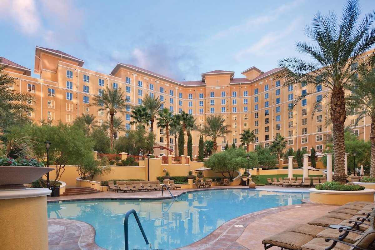 Wyndham Grand Desert | 2 Luxury Suites – Sleeps 16 gallery image 3