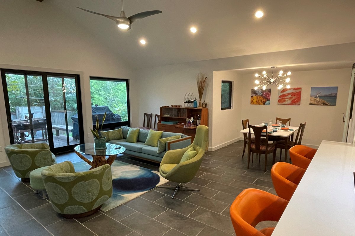 Unicorn House: Cool updated MCM in Fort Worth