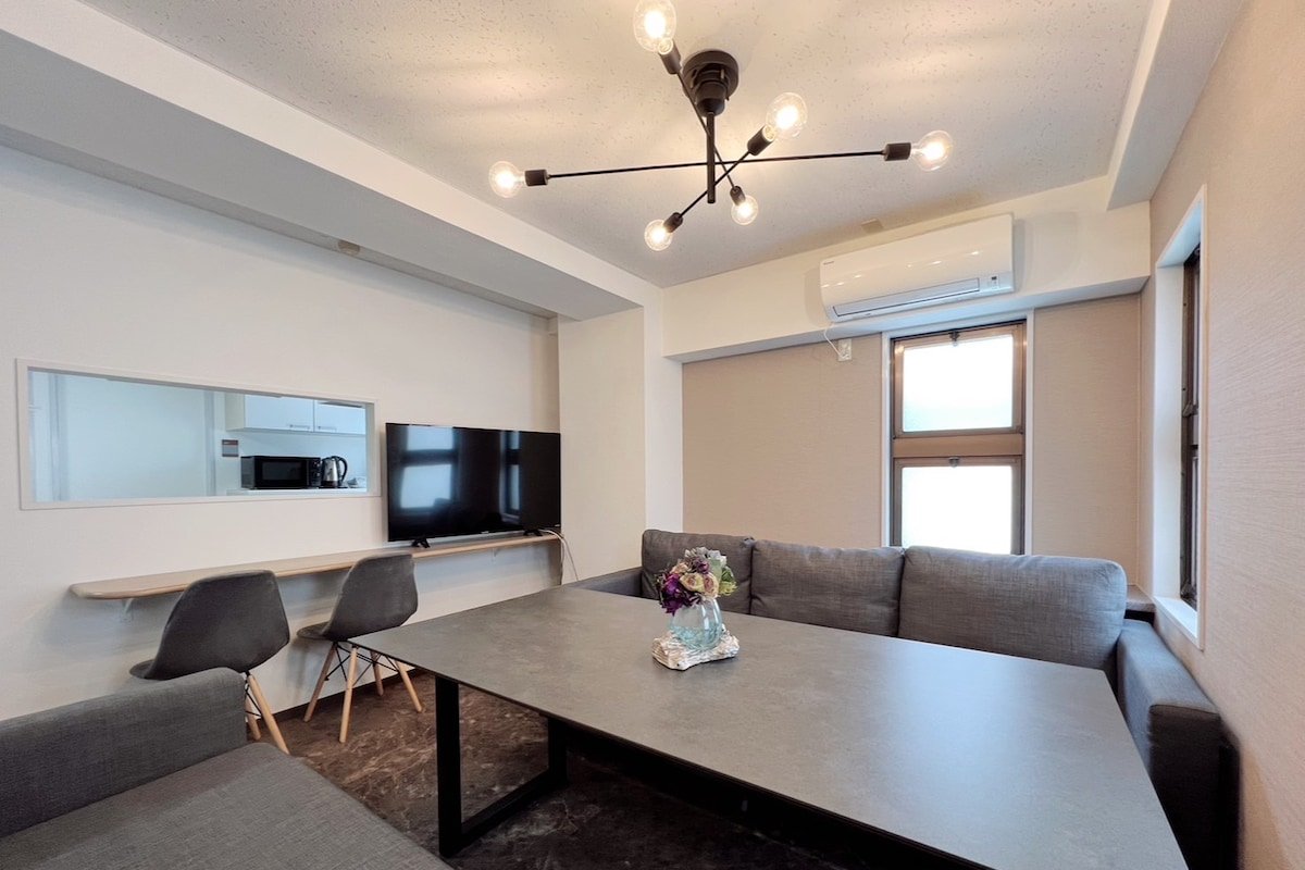 8〜16名推奨168㎡/8BR 2BATH/駅徒歩5分/電車で新宿7分、渋谷・六本木20分/2階貸切 gallery image 2