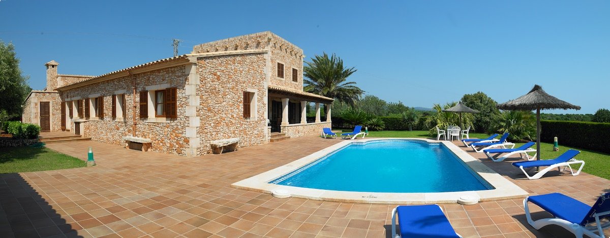 VILLA SES FIGUERES HOUSE WITH POOL AND INTERNET gallery image 2