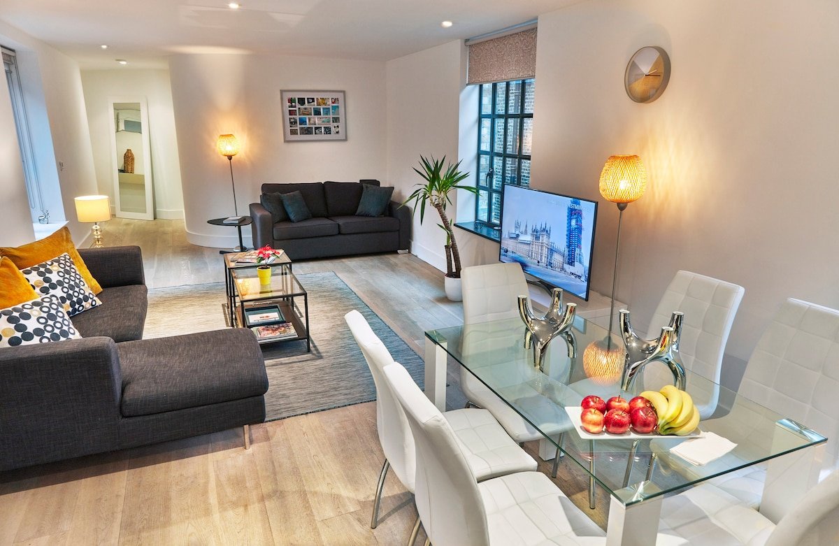 Fab! 2 Bedr/3 Beds in the heart of Covent Garden! gallery image 2
