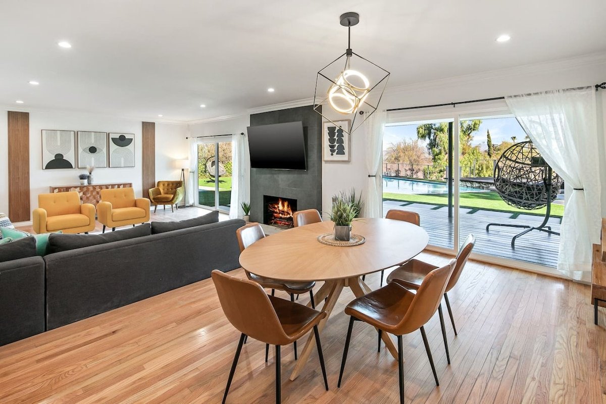 Spacious, Beautiful Home W/ Yard & Pool gallery image 3