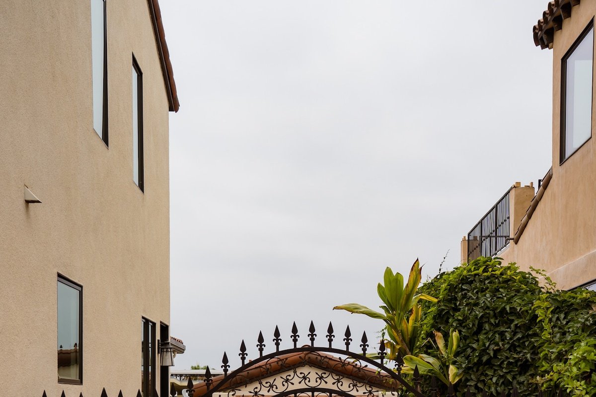 Ocean View Family Beach House; 4BR 3BA Hilltop gallery image 4