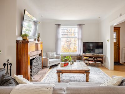 4BR 2BA Cozy Riverdale Gem |Danforth, Kid-Friendly